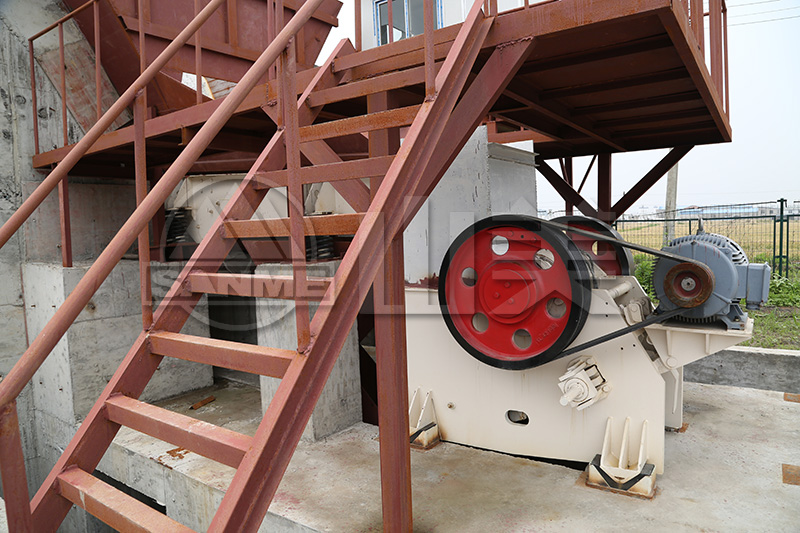 如何保證顎式破碎機(jī)出料均勻？