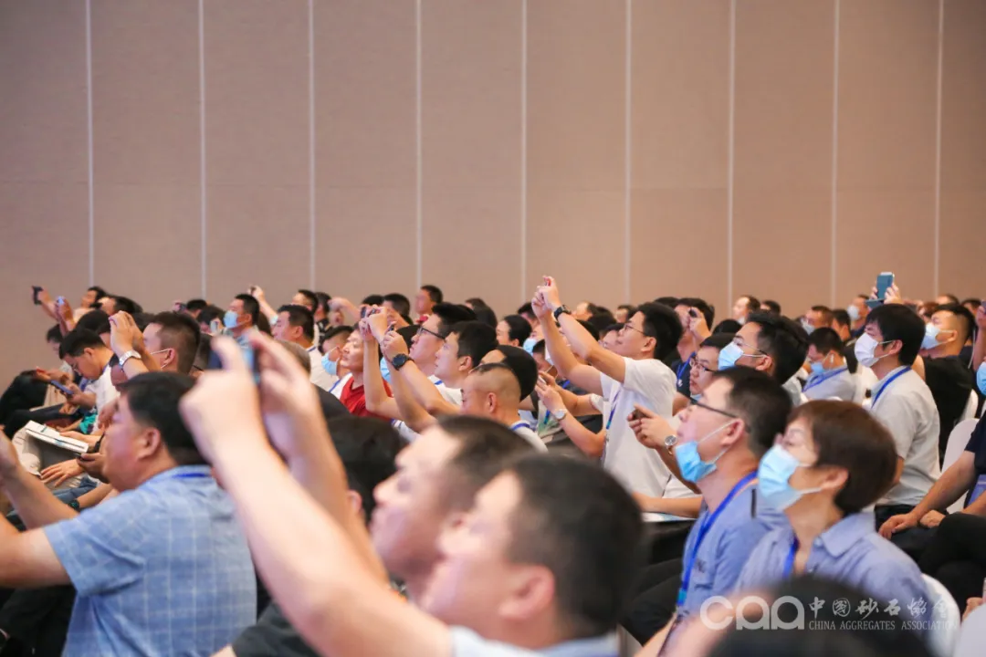 主旨報告 | 胡幼奕以國際化視角，提出固廢綜合利用和生態(tài)環(huán)境修復(fù)新思路