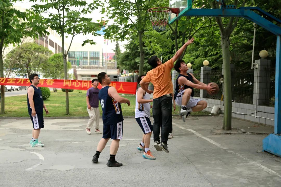 上海山美股份2025春季運(yùn)動(dòng)會(huì)火熱啟幕！拔河、籃球預(yù)賽燃情開戰(zhàn)